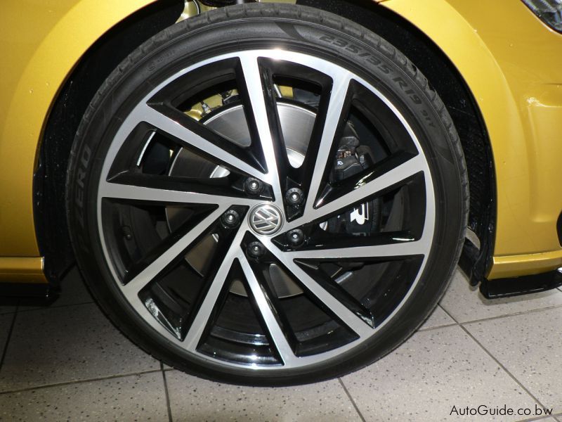 Volkswagen Golf 7 R  in Botswana
