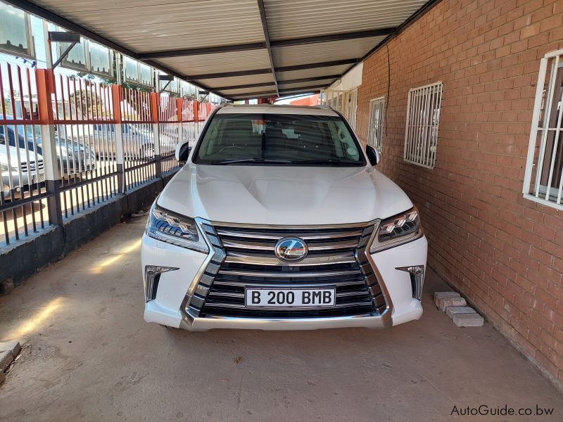 Lexus LX 570 in Botswana