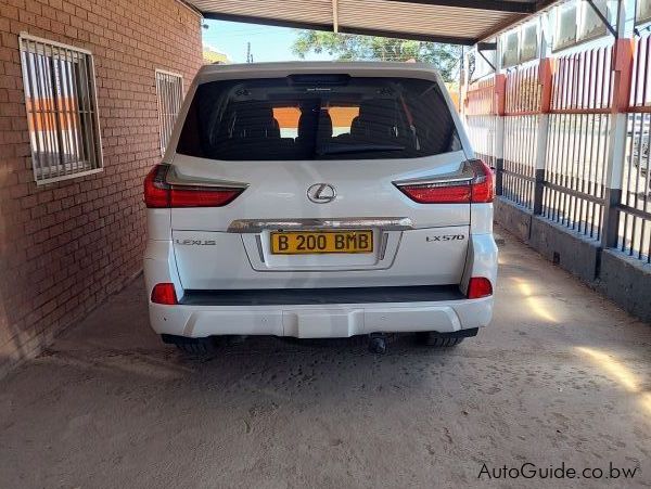 Lexus LX 570 in Botswana