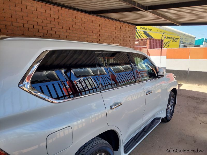 Lexus LX 570 in Botswana