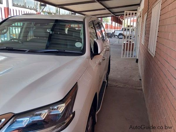 Lexus LX 570 in Botswana