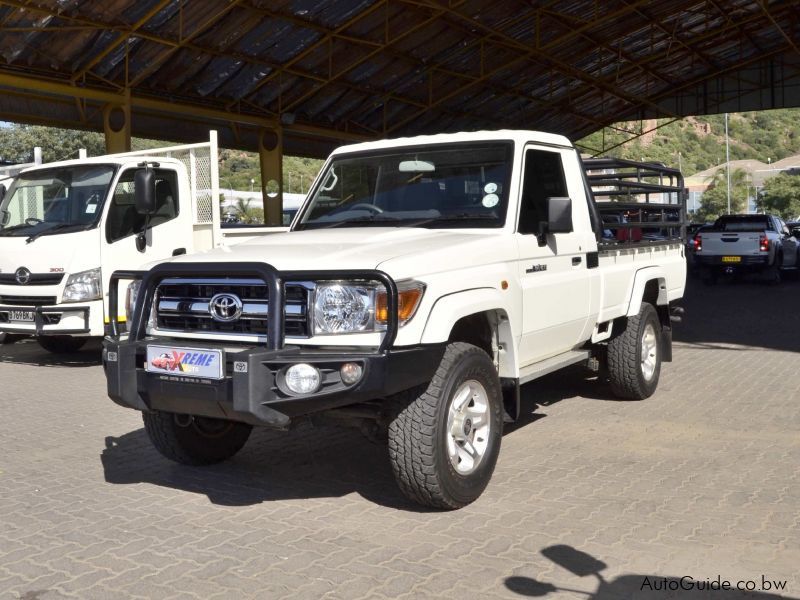 Toyota Land Cruiser V6 in Botswana