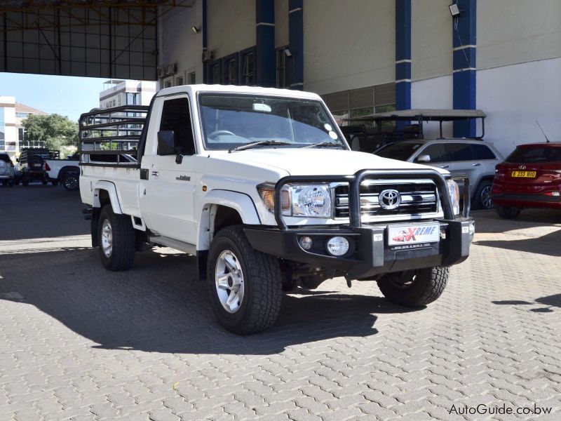 Toyota Land Cruiser V6 in Botswana