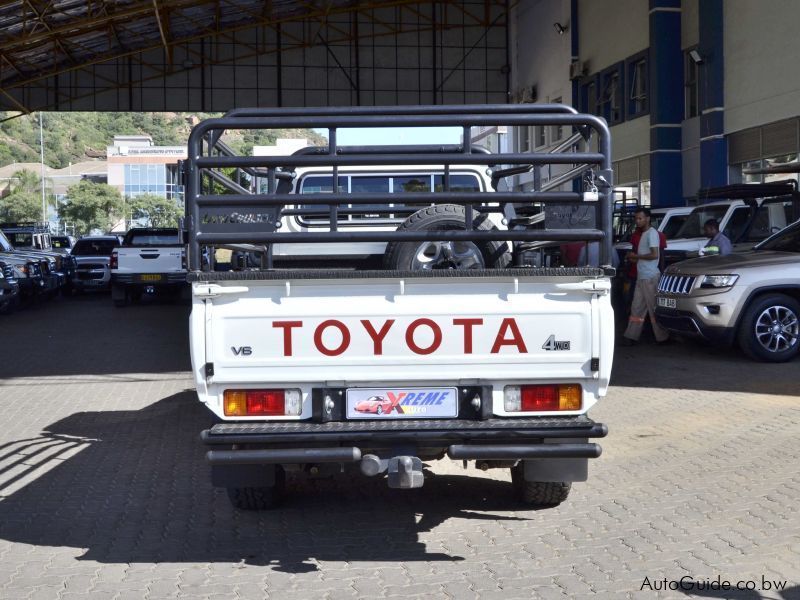 Toyota Land Cruiser V6 in Botswana