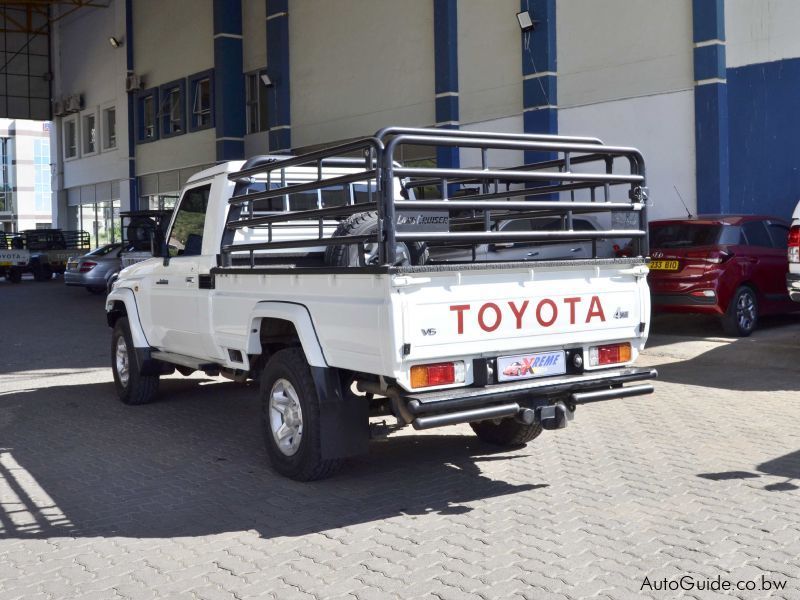 Toyota Land Cruiser V6 in Botswana