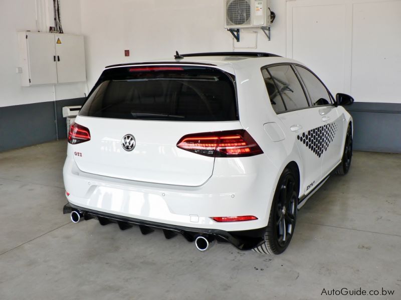 Volkswagen Golf GTi TCR in Botswana