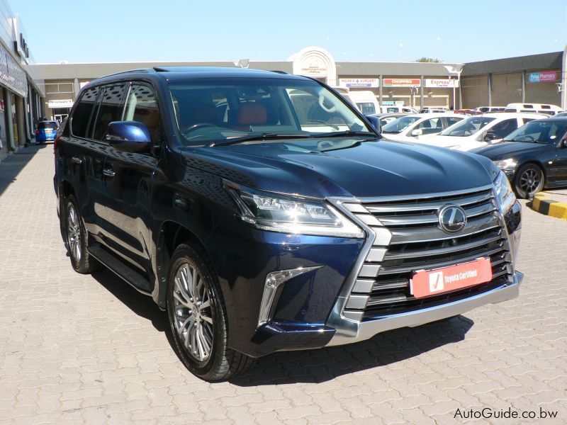 Lexus LX 450D in Botswana