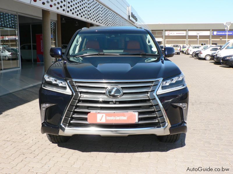 Lexus LX 450D in Botswana