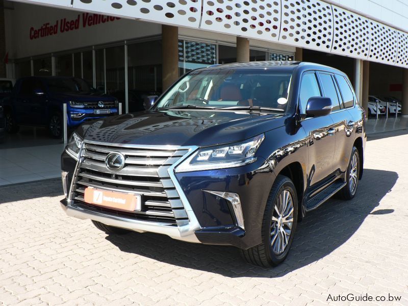 Lexus LX 450D in Botswana