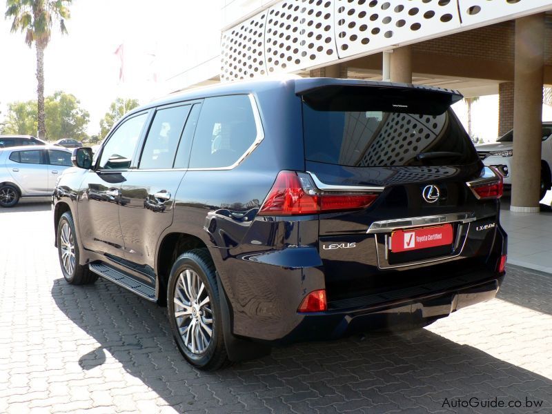 Lexus LX 450D in Botswana