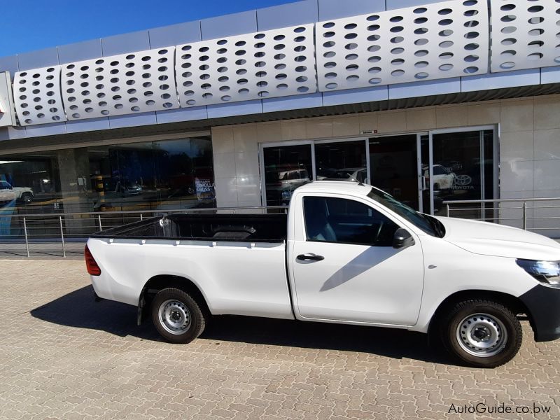 Toyota Hilux 2.0 VVTI A/C in Botswana