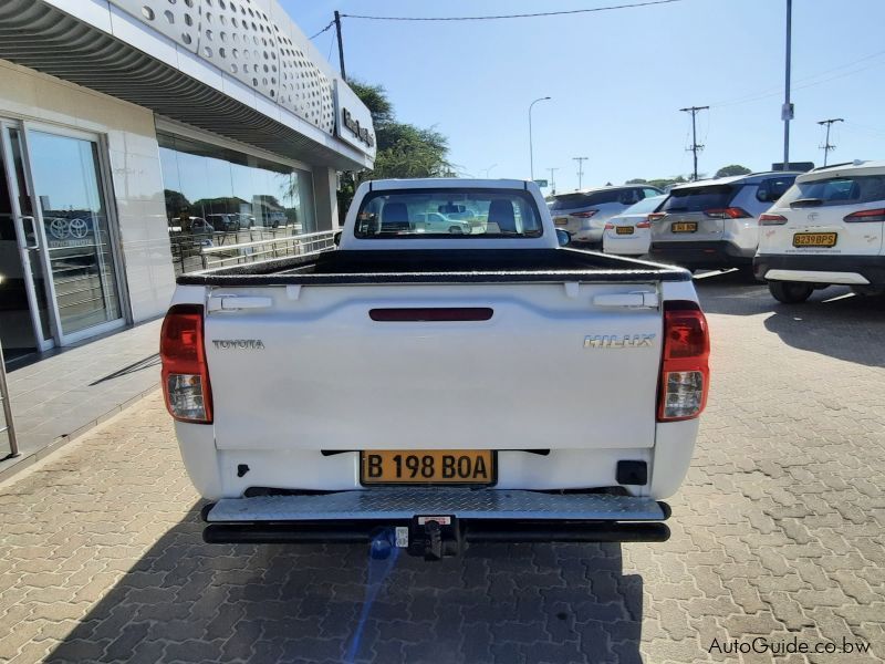 Toyota Hilux 2.0 VVTI A/C in Botswana