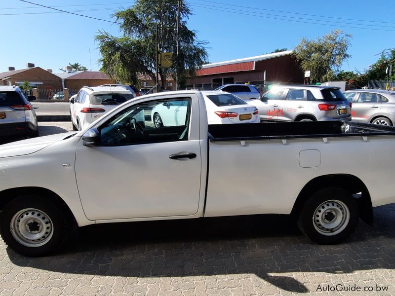 Toyota Hilux 2.0 VVTI A/C in Botswana