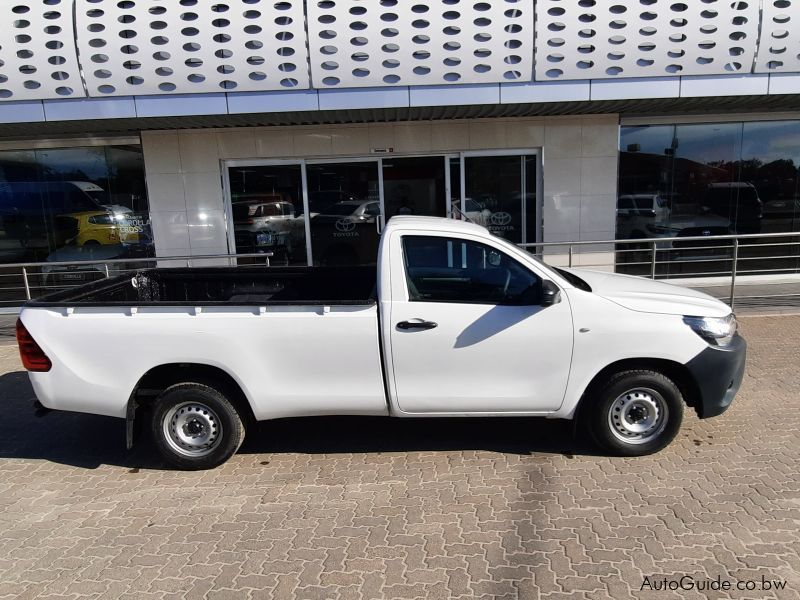 Toyota Hilux 2.0 VVTI A/C in Botswana