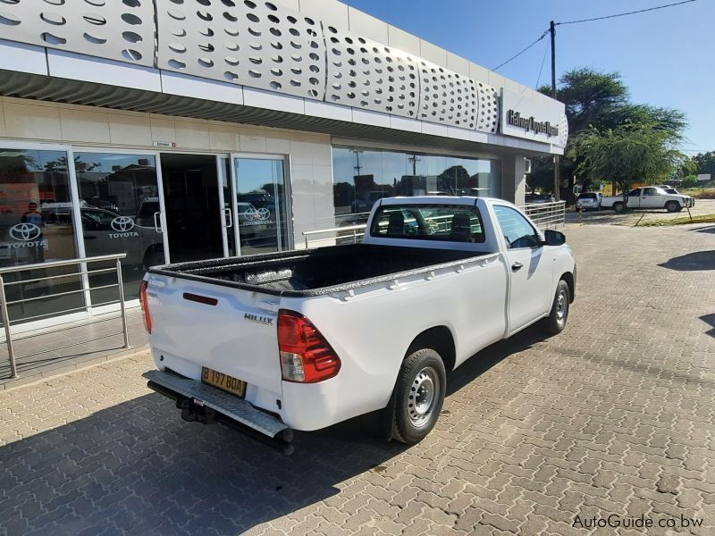 Toyota Hilux 2.0 VVTI A/C in Botswana