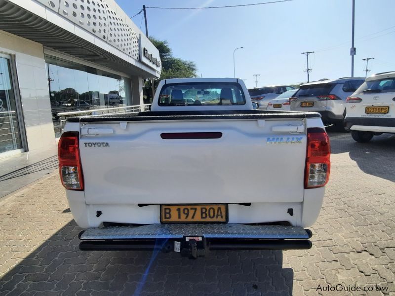 Toyota Hilux 2.0 VVTI A/C in Botswana
