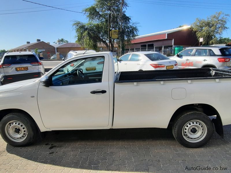 Toyota Hilux 2.0 VVTI A/C in Botswana