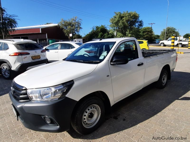 Toyota Hilux 2.0 VVTI A/C in Botswana