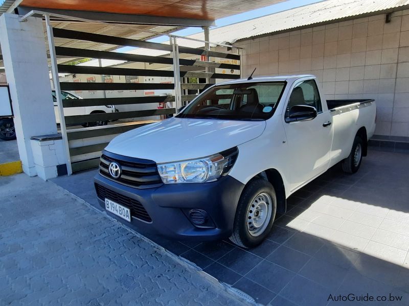 Toyota Hilux 2.0 VVTI A/C in Botswana