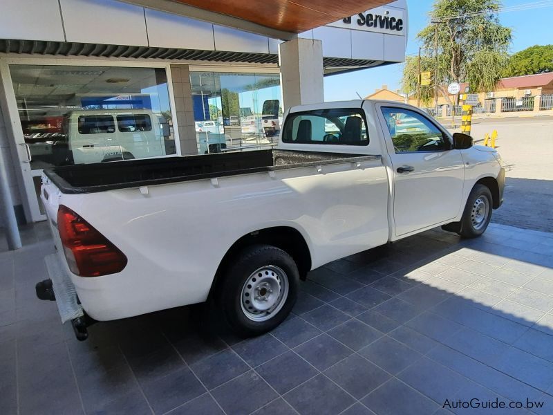 Toyota Hilux 2.0 VVTI A/C in Botswana