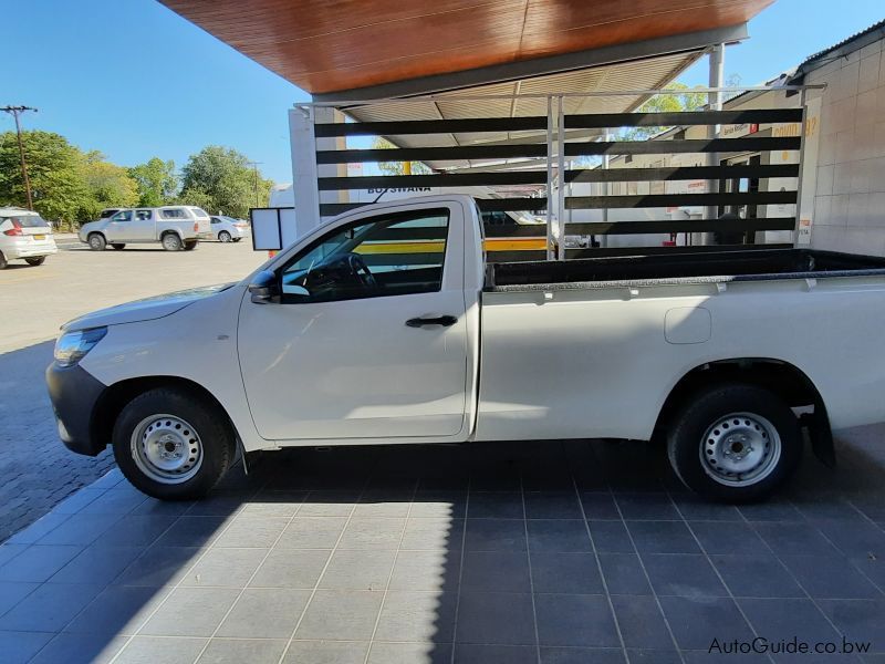 Toyota Hilux 2.0 VVTI A/C in Botswana