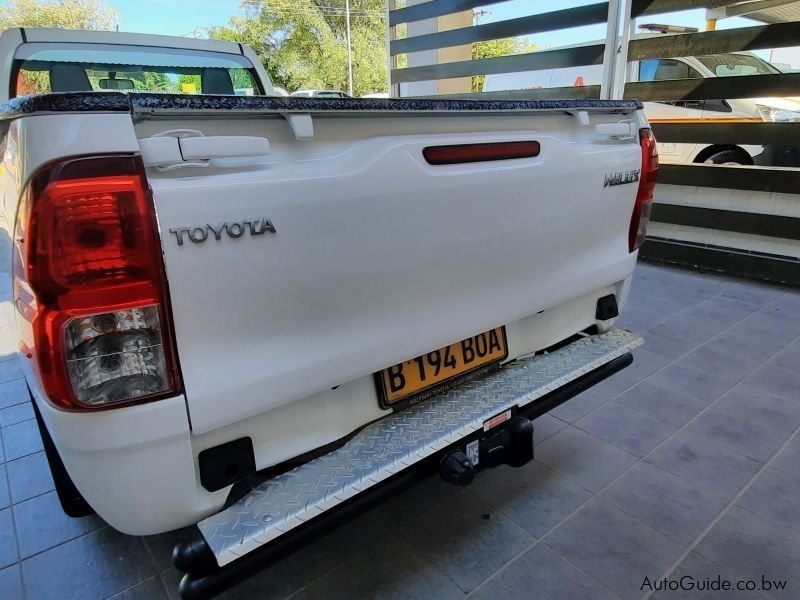 Toyota Hilux 2.0 VVTI A/C in Botswana