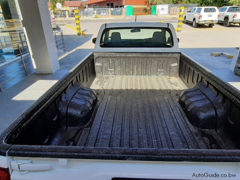 Toyota Hilux 2.0 VVTI A/C in Botswana