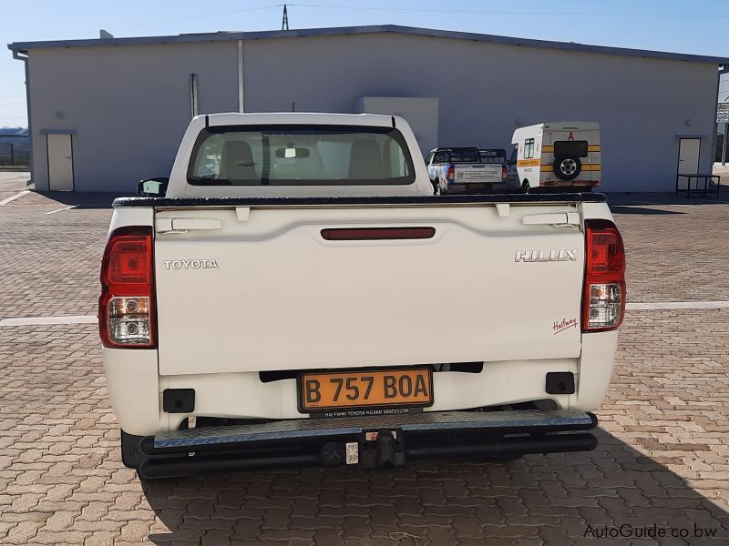 Toyota Hilux 2.0 VVTI A/C in Botswana