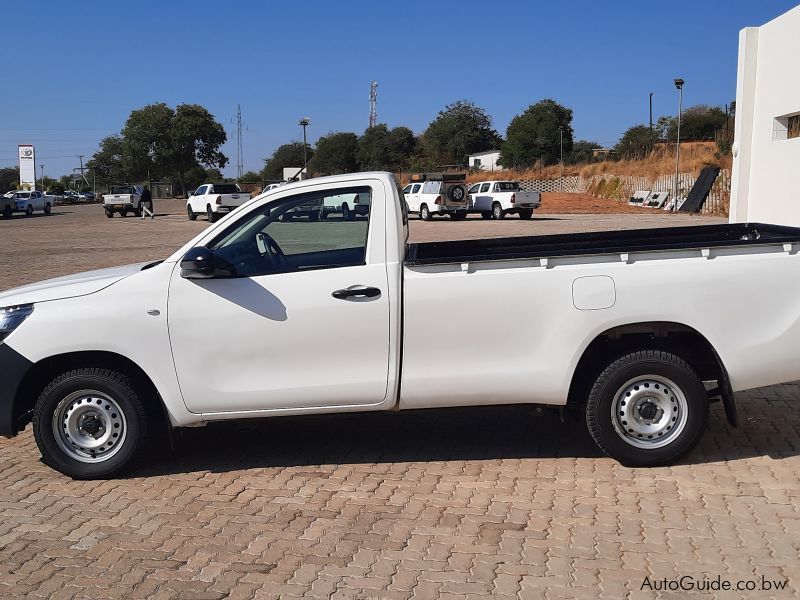 Toyota Hilux 2.0 VVTI A/C in Botswana