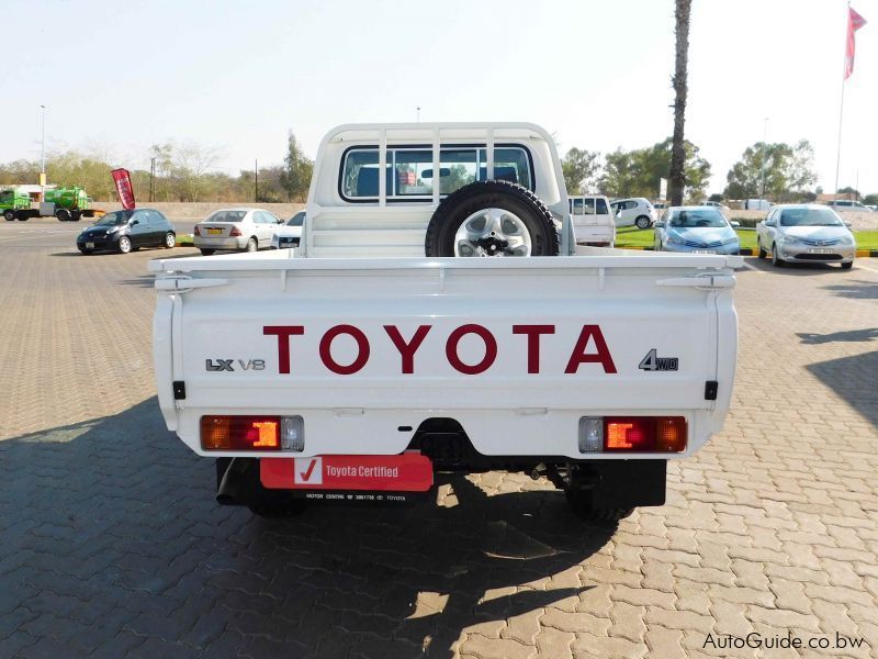 Toyota Land Cruiser LX V8 in Botswana