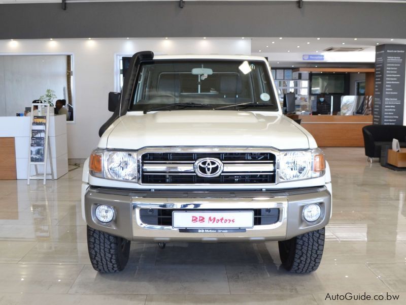 Toyota Land Cruiser V6 in Botswana