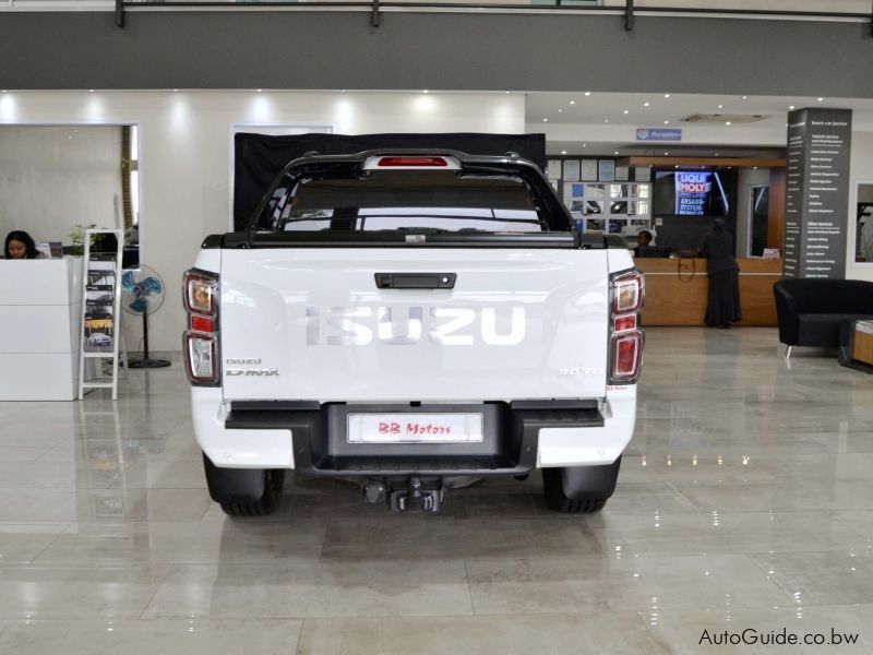 Isuzu D-Max V-Cross TD in Botswana