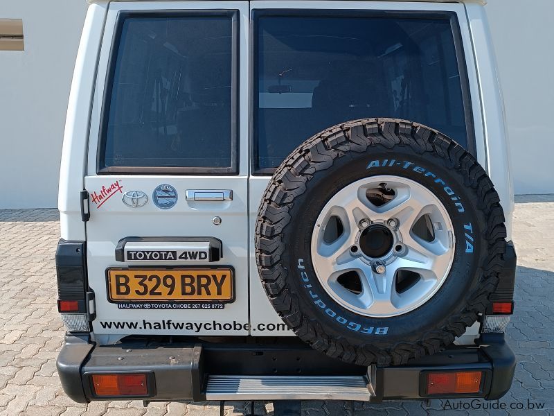 Toyota LAND CRUISER TROOPER SW in Botswana