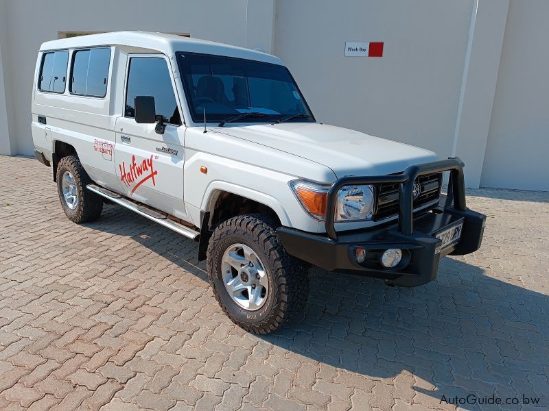 Toyota LAND CRUISER TROOPER SW in Botswana