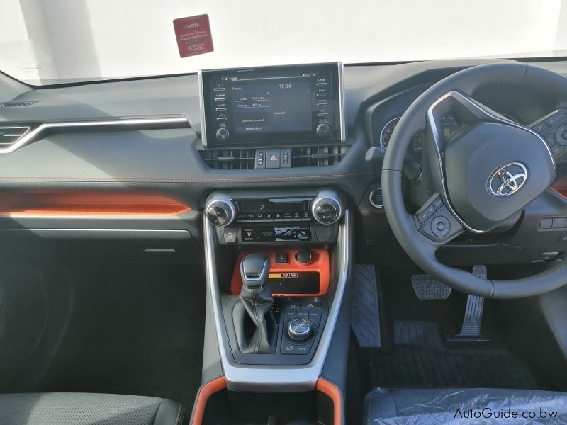Toyota RAV4 2.0 GX-R in Botswana