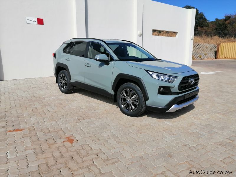 Toyota RAV4 2.0 GX-R in Botswana