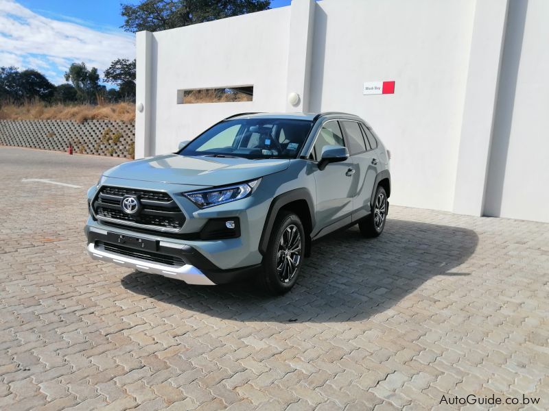 Toyota RAV4 2.0 GX-R in Botswana