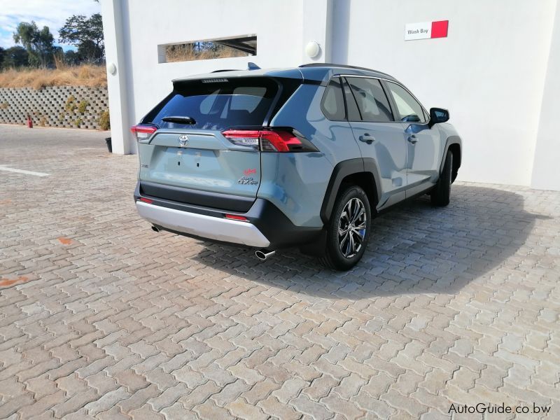 Toyota RAV4 2.0 GX-R in Botswana