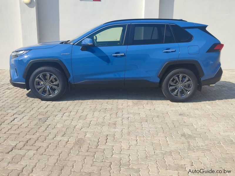 Toyota RAV4 2.5 VX HYBRID in Botswana