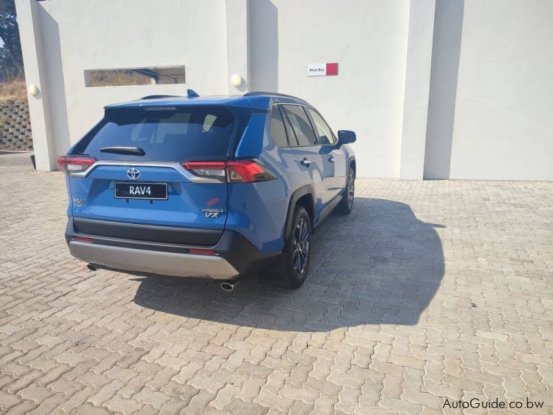 Toyota RAV4 2.5 VX HYBRID in Botswana