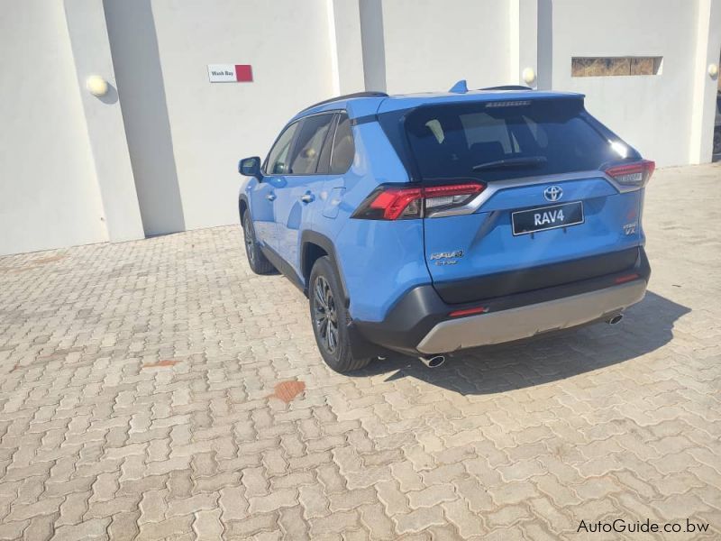 Toyota RAV4 2.5 VX HYBRID in Botswana