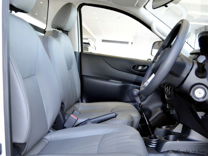 Nissan Navara XE- Manual - 4x4 in Botswana