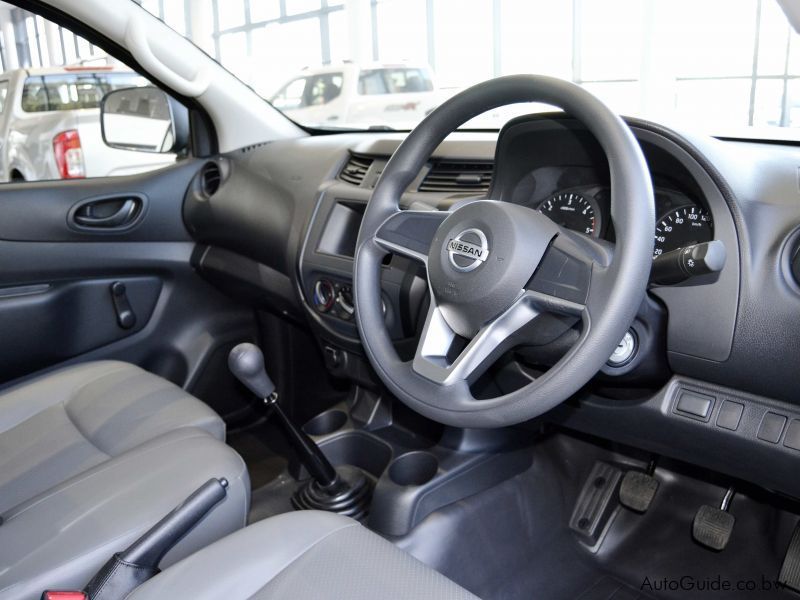 Nissan Navara XE- Manual - 4x4 in Botswana