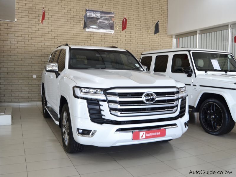 Toyota Land Cruiser 300 Series 3.3TD V6 ZX in Botswana