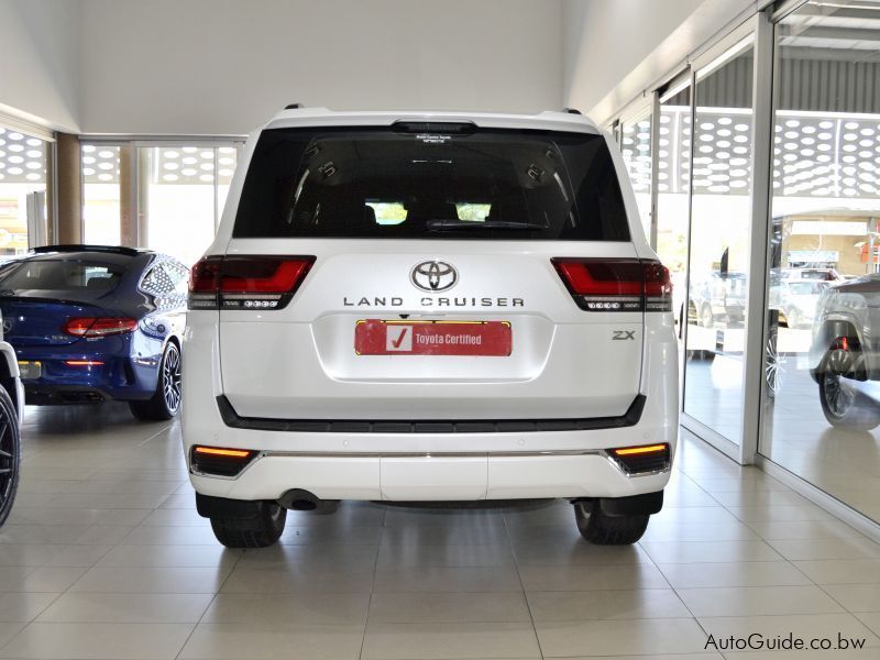 Toyota Land Cruiser 300 Series 3.3TD V6 ZX in Botswana