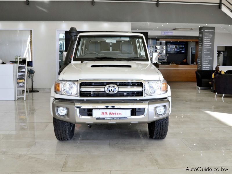 Toyota Land Cruiser LX V8 in Botswana