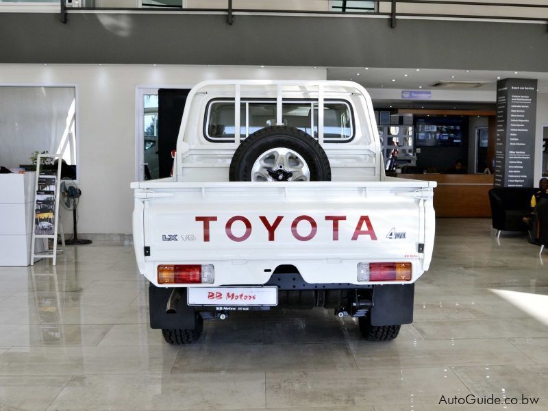 Toyota Land Cruiser LX V8 in Botswana