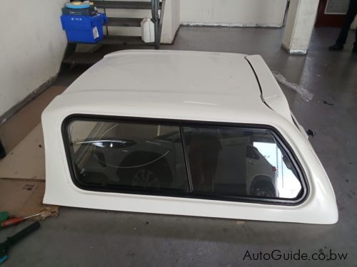 Used Toyota fiberglass canopy for sale in Tumasera/Seleka