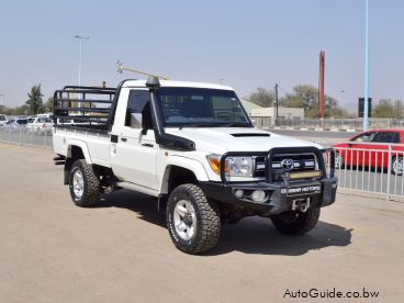 Pre-owned Toyota Land Cruiser LX V8 for sale in 