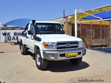 Pre-owned Toyota Land Cruiser V6 for sale in 